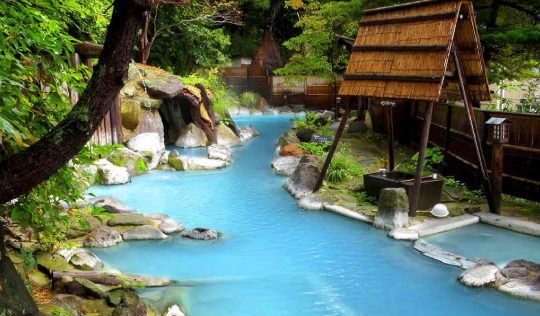 高湯温泉の広大な露天風呂